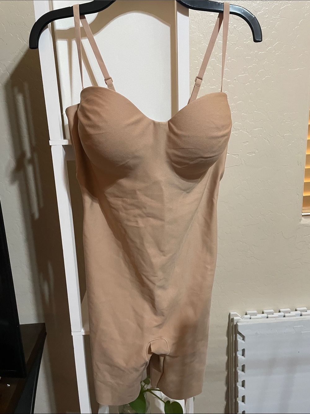 SKIMS Stretch Sculpting Bodysuit in Nude Tan